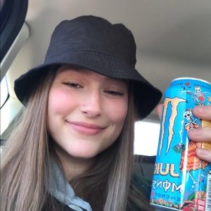 Meet your Posher, Julia